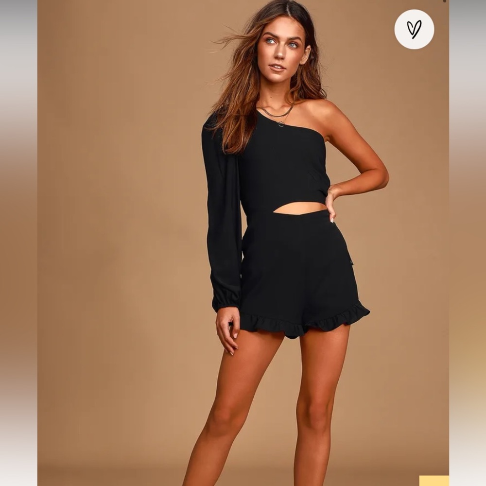 XS Lulu’s Black One Sleeve Romper